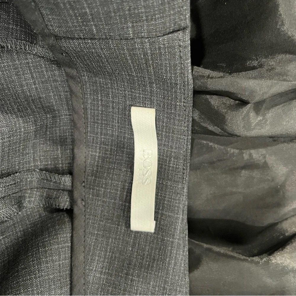 Hugo Boss suit 0-2 - Picture 11 of 11